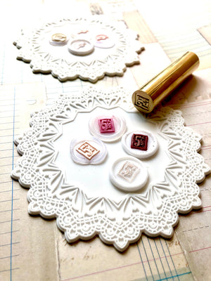 Double-sided Wax Seal 15MM 'Manicule + Vintage Price('注目' +'古いドル' 封印) from micmoc.com at Mic Moc