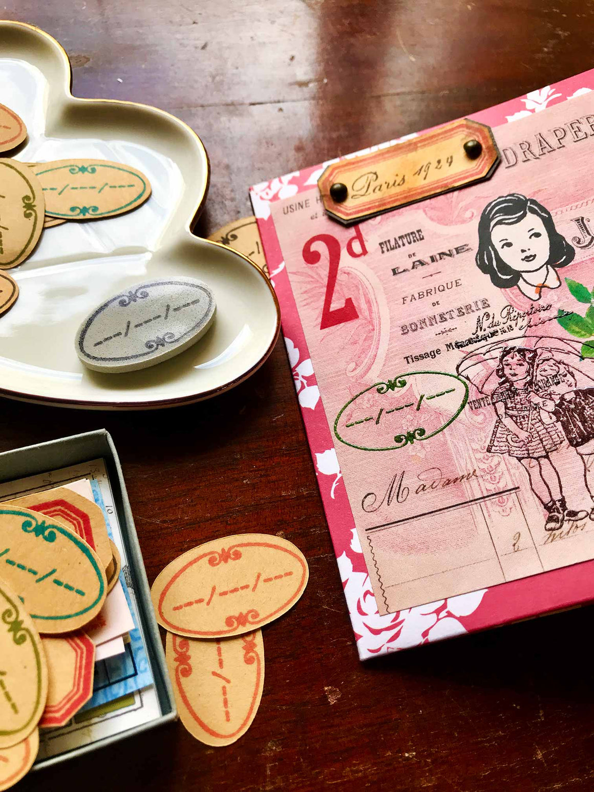 Ornamental Oval Date stamp Rubber Stamp by Mic Moc (楕円形の日付はんこ) from micmoc.com